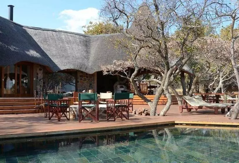 Hotelli Zangarna Game Lodge