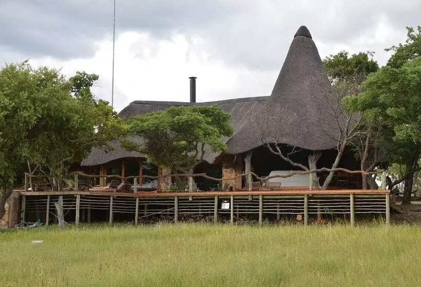 Hotelli Zangarna Game Lodge