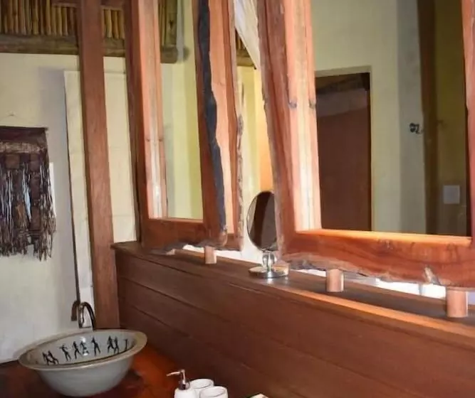 Hotelli Zangarna Game Lodge