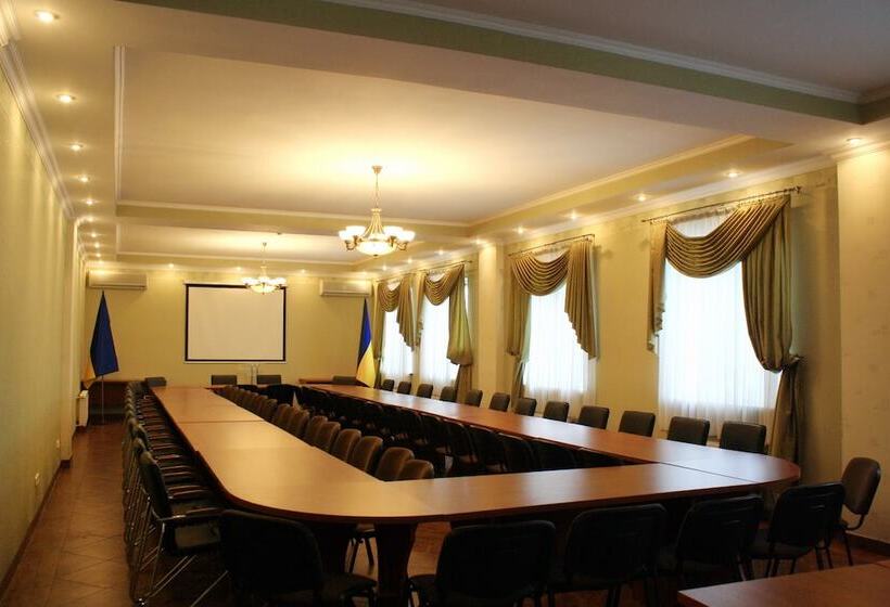 هتل Chervona Kalyna