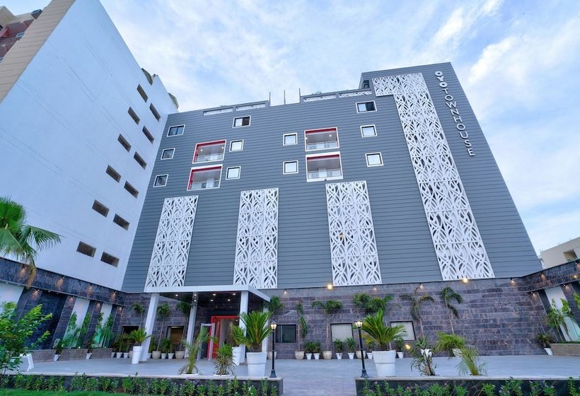 בית מלון כפרי Oyo Townhouse 284 New Building Sector 104