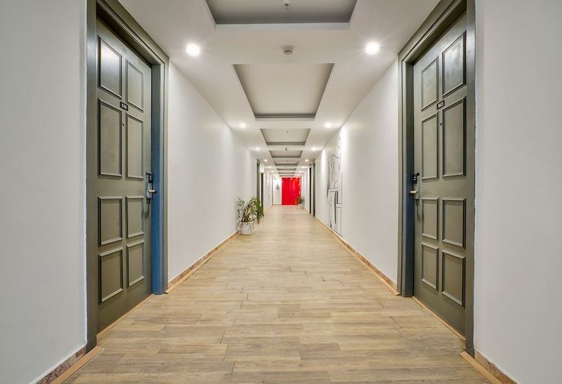 בית מלון כפרי Oyo Townhouse 284 New Building Sector 104