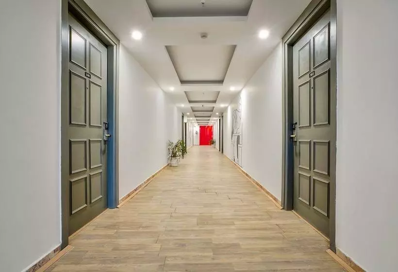 هتل Oyo Townhouse 284 New Building Sector 104