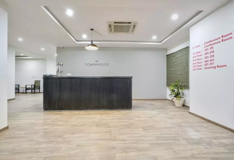 هتل Oyo Townhouse 284 New Building Sector 104