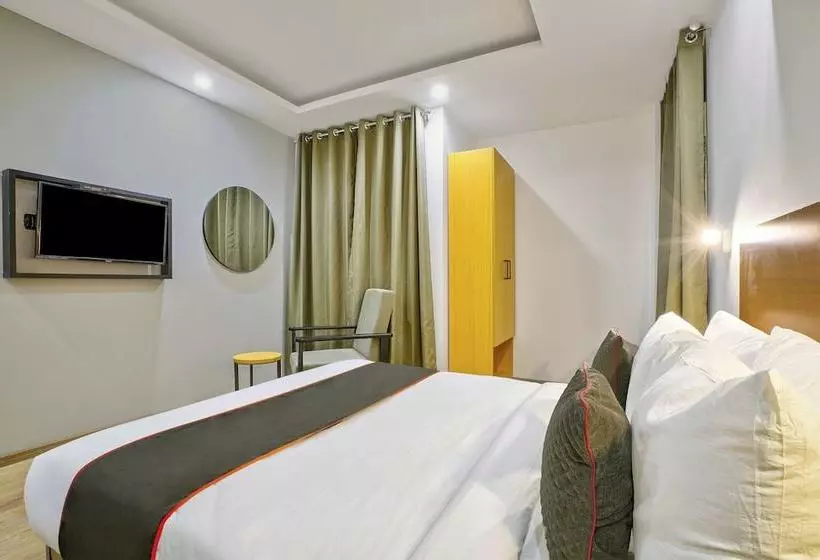 هتل Oyo Townhouse 284 New Building Sector 104