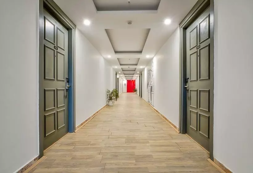 هتل Oyo Townhouse 284 New Building Sector 104