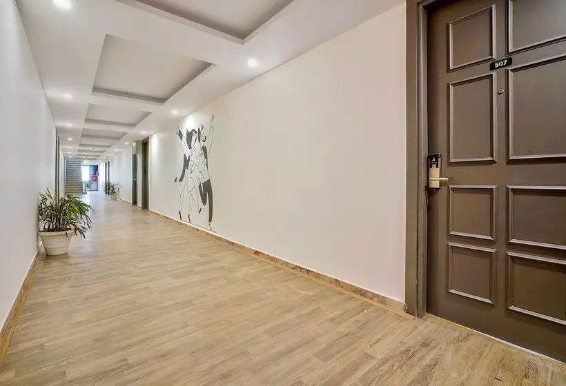 هتل Oyo Townhouse 284 New Building Sector 104