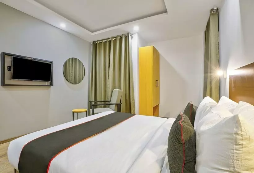 هتل Oyo Townhouse 284 New Building Sector 104