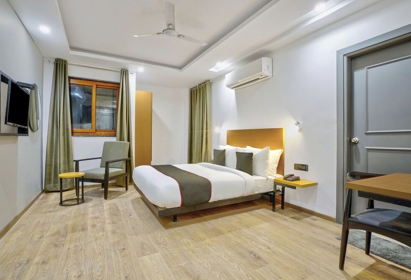 בית מלון כפרי Oyo Townhouse 284 New Building Sector 104