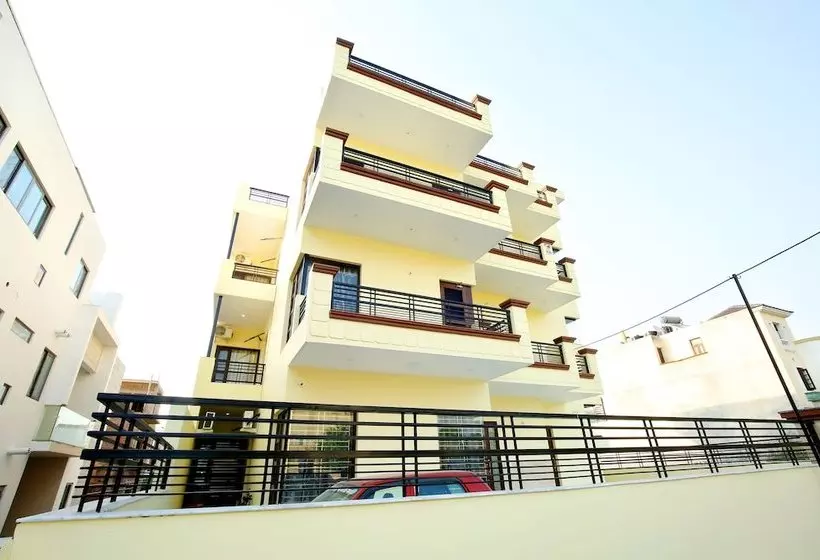 ホテル The Sai Villa By Oyo Rooms
