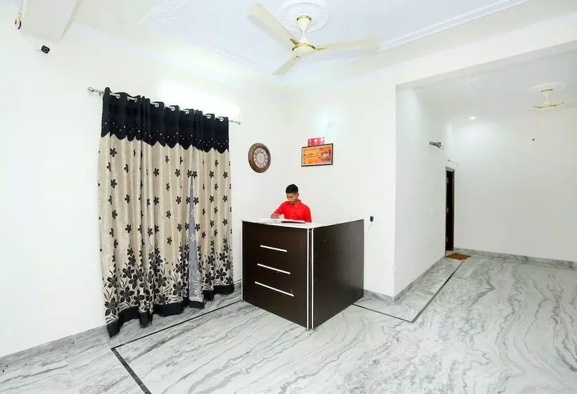 ホテル The Sai Villa By Oyo Rooms