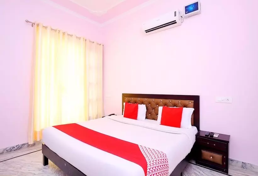 ホテル The Sai Villa By Oyo Rooms