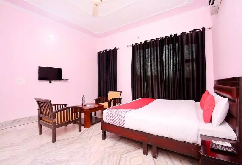 ホテル The Sai Villa By Oyo Rooms