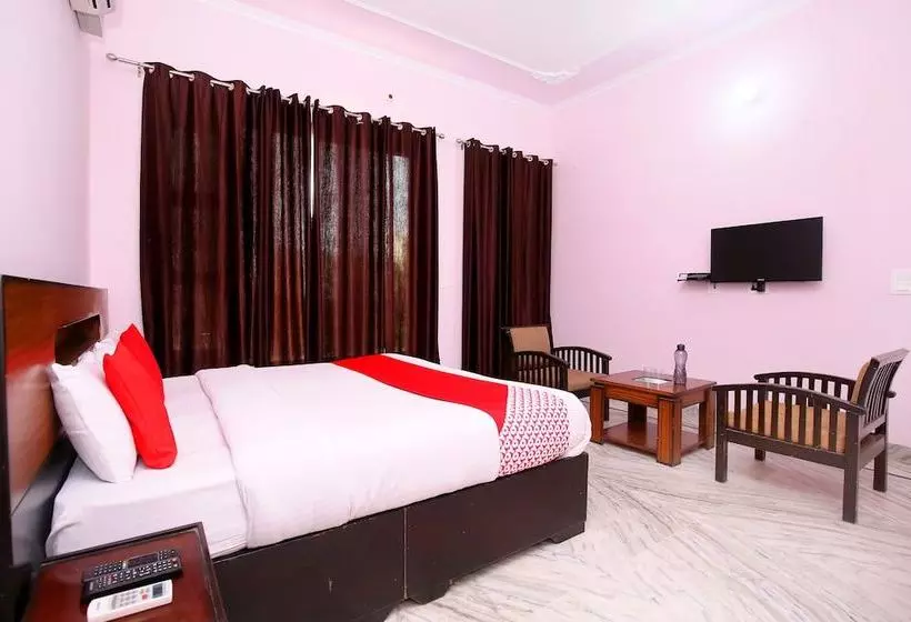 ホテル The Sai Villa By Oyo Rooms