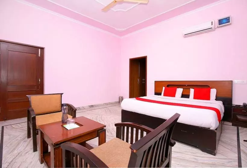 ホテル The Sai Villa By Oyo Rooms