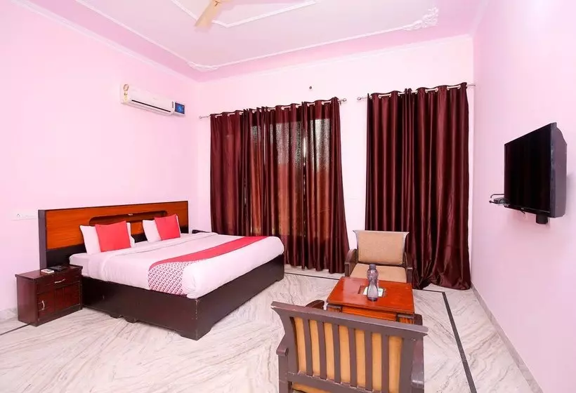 ホテル The Sai Villa By Oyo Rooms