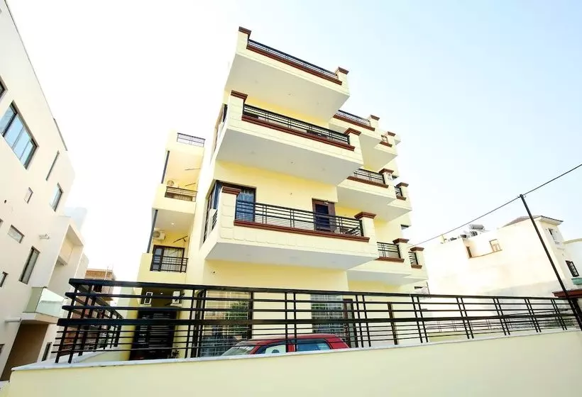 ホテル The Sai Villa By Oyo Rooms