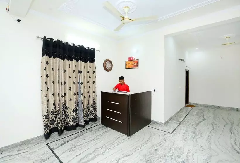 ホテル The Sai Villa By Oyo Rooms