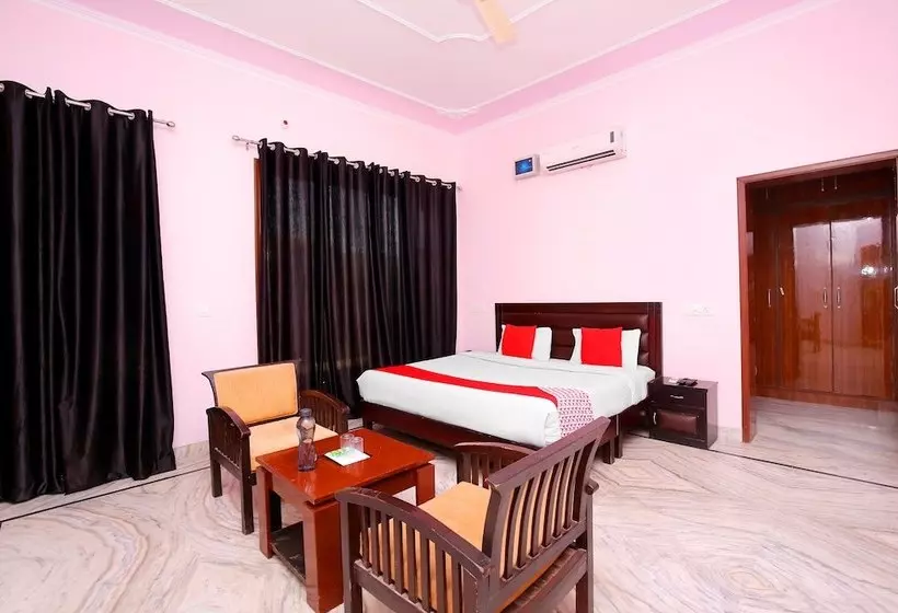 ホテル The Sai Villa By Oyo Rooms