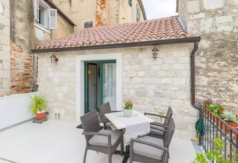 Apartments & Rooms Dujam