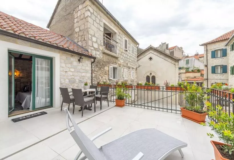 Apartments & Rooms Dujam