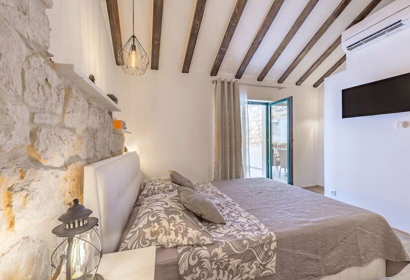 Apartments & Rooms Dujam