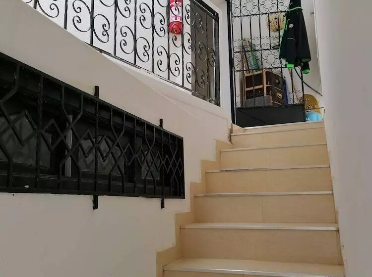 Cozy White House   Hostel