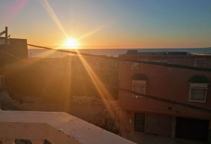 Cozy White House   Hostel