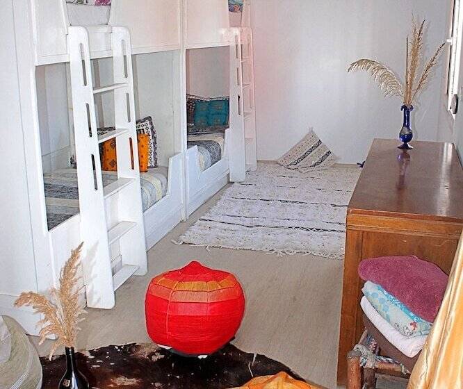 Cozy White House   Hostel