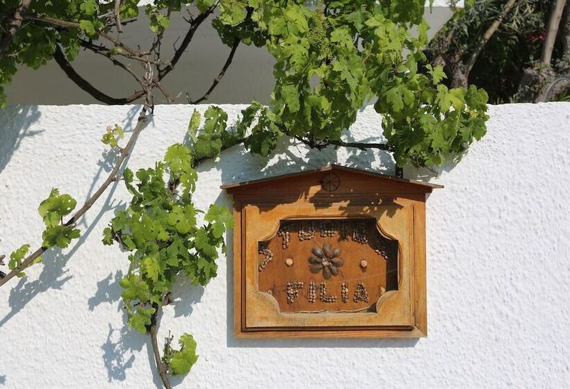 هتل Filia Studios & Apartments