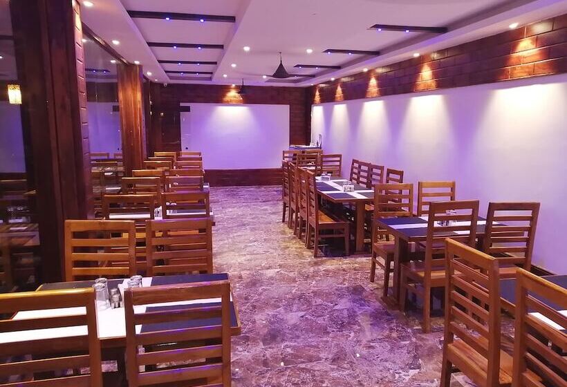 هتل Holiday N Holiday Beach Resort