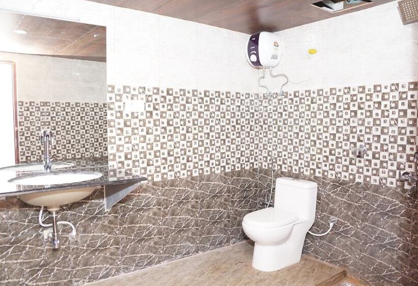 هتل Holiday N Holiday Beach Resort