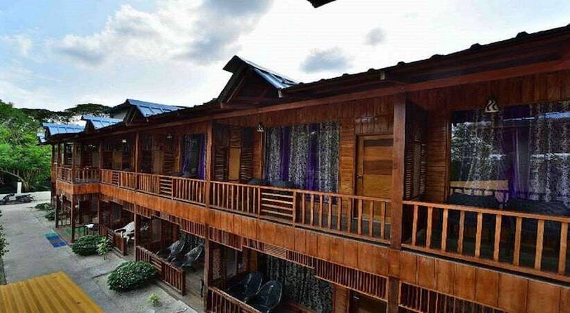 هتل Holiday N Holiday Beach Resort