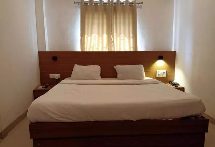 ホテル Oyo Flagship 30627 Anurag Residency