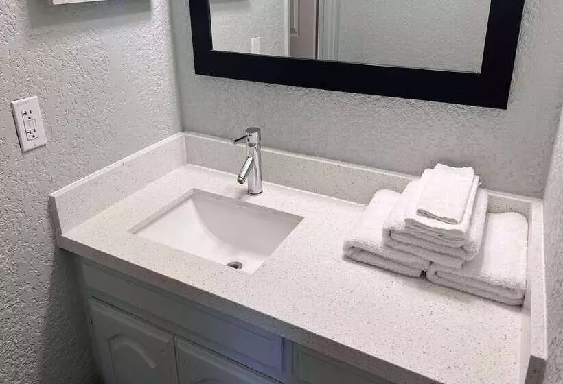 فندق Days Inn By Wyndham Sulphur West