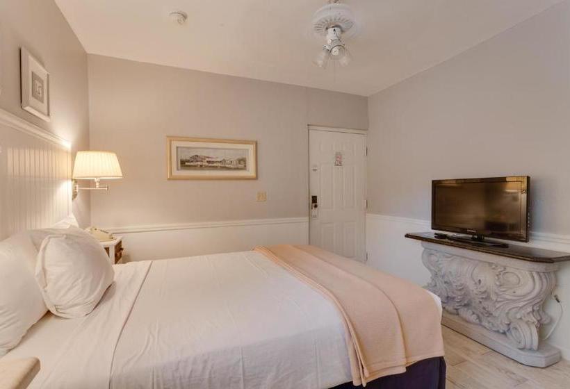 Otel Lemon Tree Inn   Near Tin City