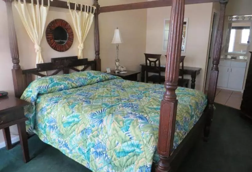 هتل Lemon Tree Inn   Near Tin City