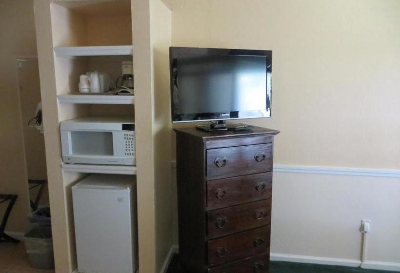 Otel Lemon Tree Inn   Near Tin City