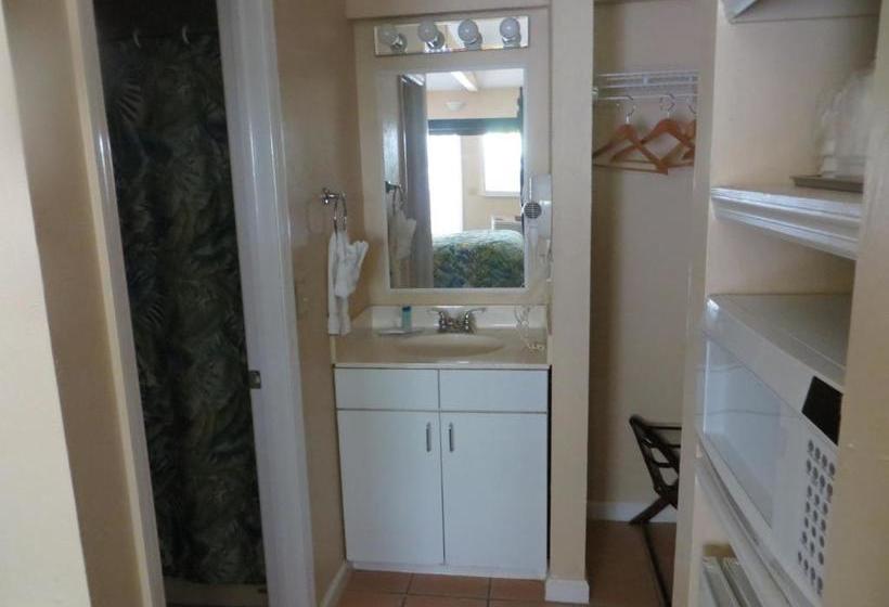 Otel Lemon Tree Inn   Near Tin City