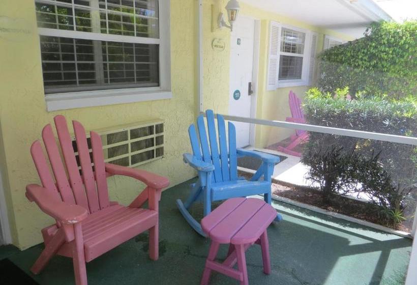 Otel Lemon Tree Inn   Near Tin City