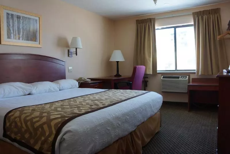 בית מלון כפרי Luxury Inn & Suites