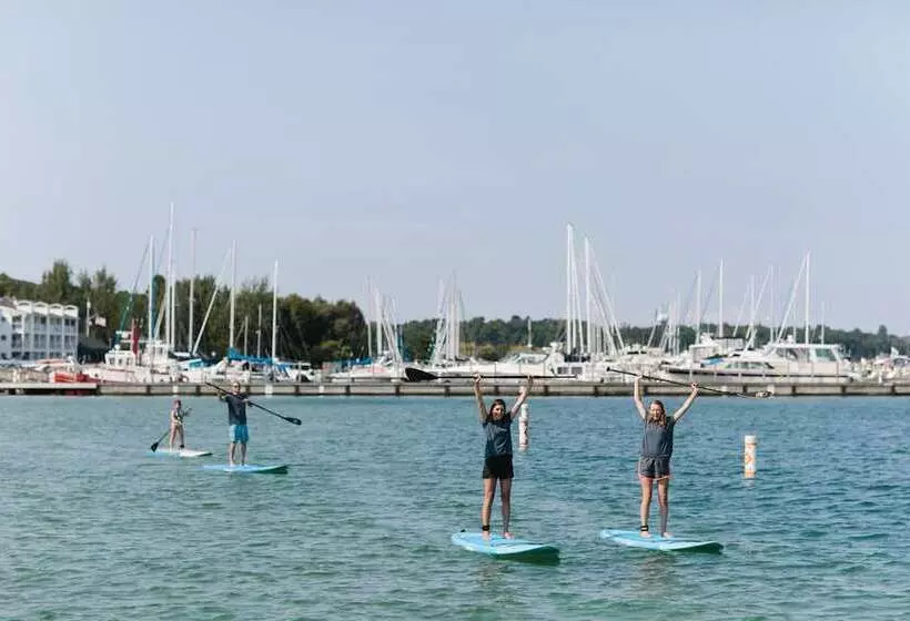 호텔 The Earl In Charlevoix