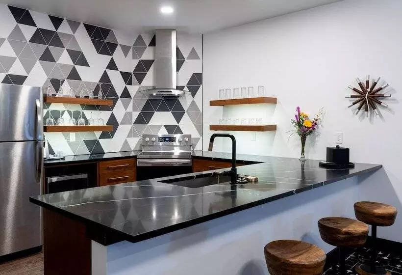 호텔 The Earl In Charlevoix