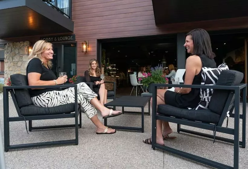 호텔 The Earl In Charlevoix