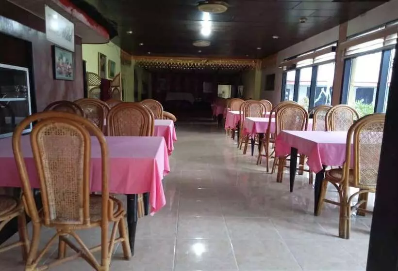 Hotelli Oyo 2322 Dien Karona