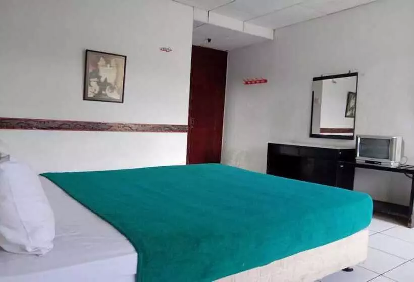 Hotelli Oyo 2322 Dien Karona