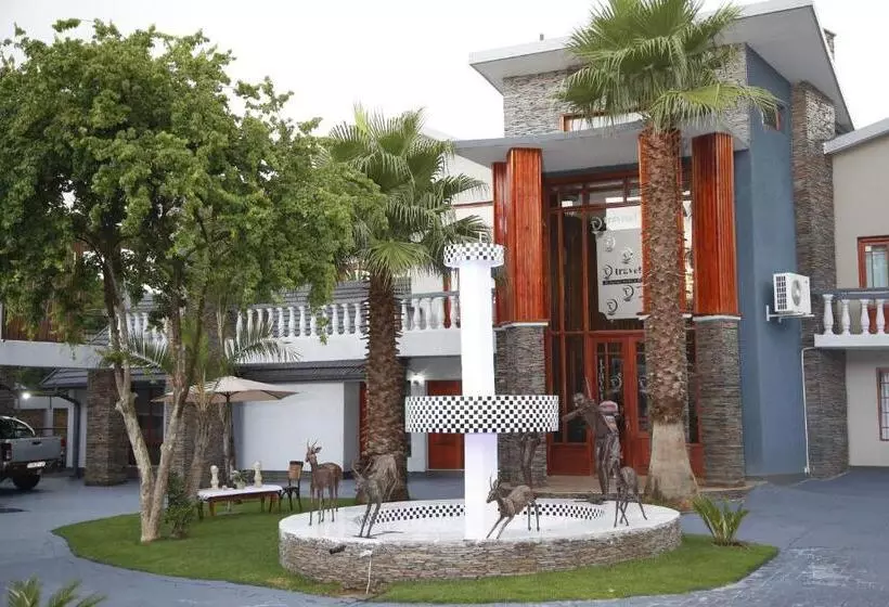 ペンション Travetel Or Tambo Airport