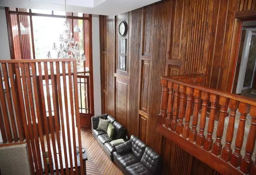 ペンション Travetel Or Tambo Airport