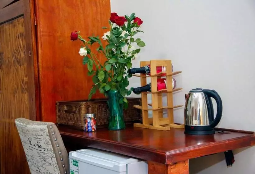 ペンション Travetel Or Tambo Airport