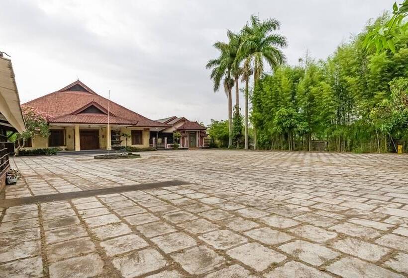 Pensione Reddoorz Syariah Near Gor Ken Arok